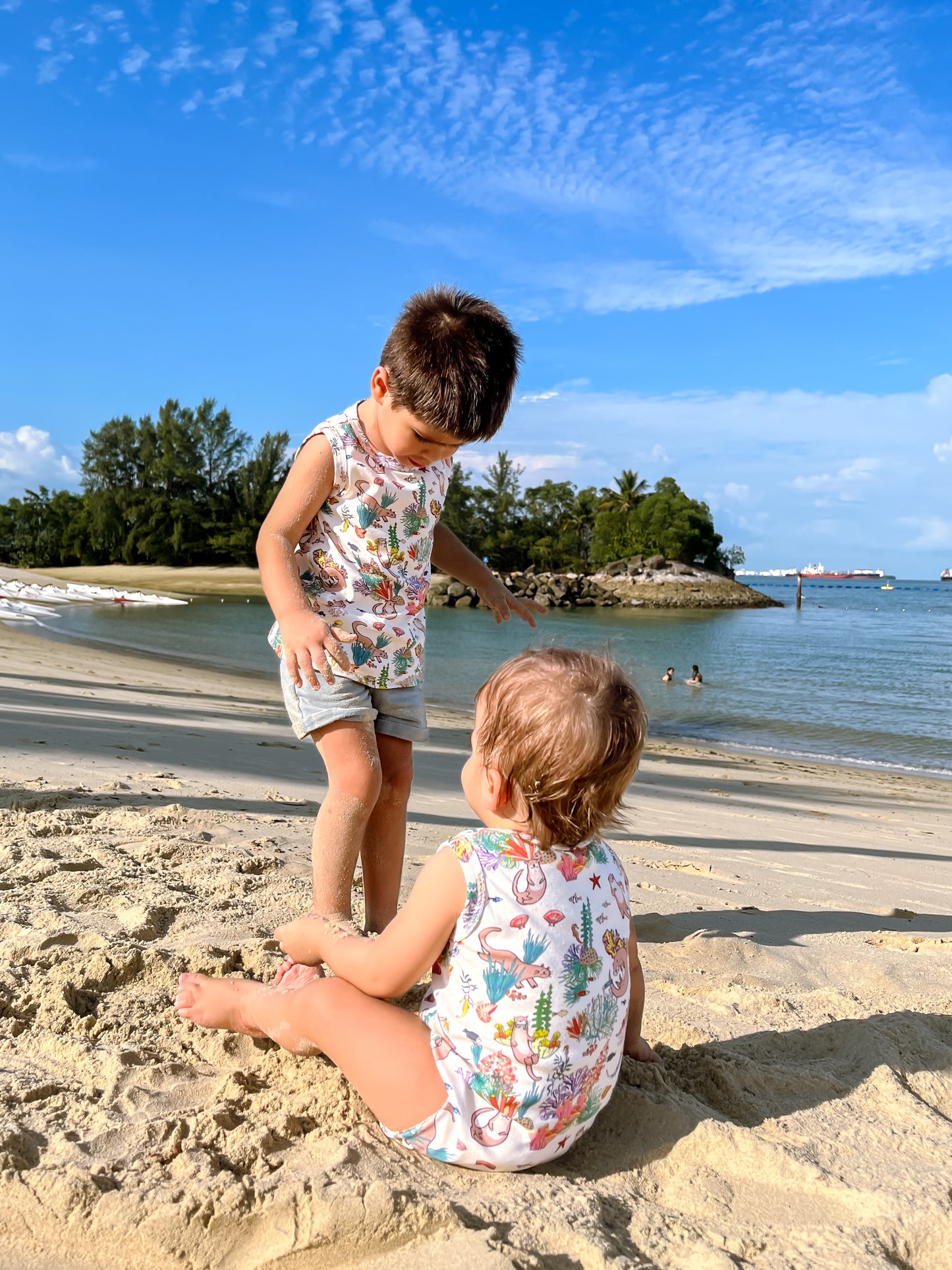 Wild About Singapore! Marine Otter Sleeveless Bodysuit